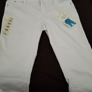 White Crop Pants